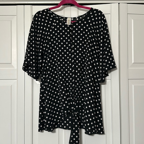 Tops - Women’s polka dot tunic top size medium